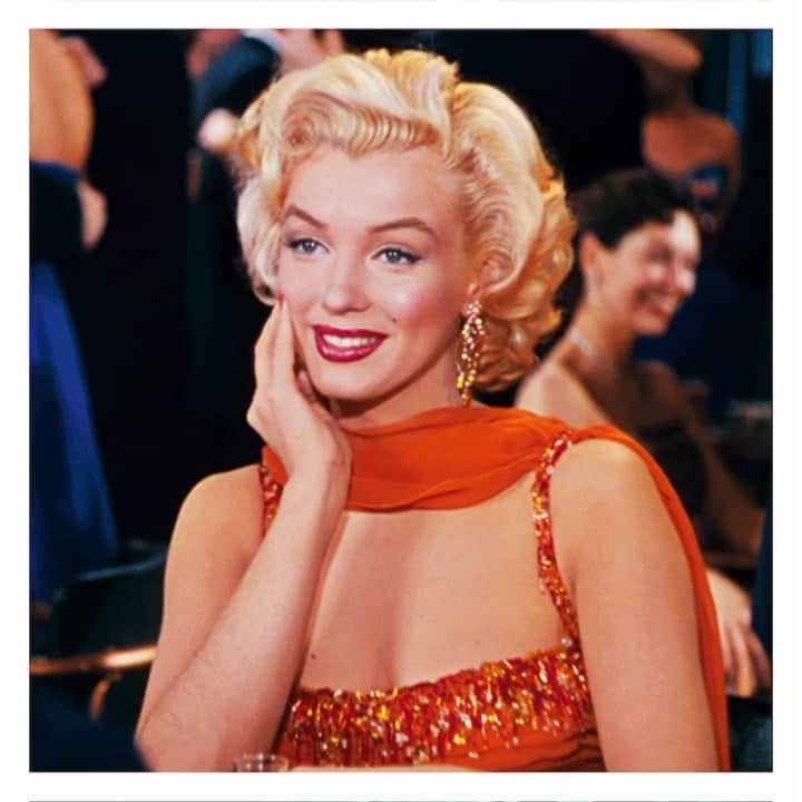 マリリン・モンローのインスタグラム：「That look 🧡😻 Marilyn in “Gentlemen Prefer Blondes”」