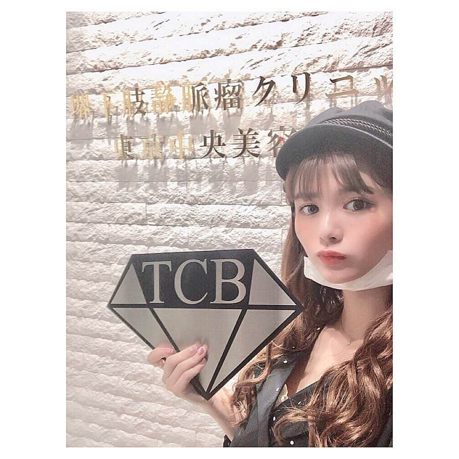 MISAさんのインスタグラム写真 - (MISAInstagram)「ㅤㅤㅤㅤㅤㅤㅤㅤㅤㅤㅤㅤㅤ ㅤㅤㅤㅤㅤㅤㅤㅤㅤㅤㅤㅤㅤ  最近顔に対する悩みが色々出てきて以前もお世話になった #東京中央外科堺院 ( @tcbsakai )さんに行ってきたよ〜👼🏻 ㅤㅤㅤㅤㅤㅤㅤㅤㅤㅤㅤㅤㅤ 産後の影響なのか顔の皮膚が少し垂れてきたように感じて 毎日マッサージはしてるんやけど何かいい方法は 無いかなっていうようなざっくりした相談をしたんやけど、、、（笑） ㅤㅤㅤㅤㅤㅤㅤㅤㅤㅤㅤㅤㅤ 施術することを強くおすすめされたりは全く無くて、 一つ一つこれはこういう効果があって こういうデメリットがあるよって教えてくれるので 自分がネットで見ただけでは分からないことが沢山なんやなぁと 直接お話を聞いて分かりました🌸 ㅤㅤㅤㅤㅤㅤㅤㅤㅤㅤㅤㅤㅤ スタッフさんも沢山気を遣ってくださって いっぱい質問しちゃうくらいに すごい居心地がよかった☺️（笑） ㅤㅤㅤㅤㅤㅤㅤㅤㅤㅤㅤㅤㅤ 私みたいに悩んでる部分について 質問だったり少しでも気になることがあるって方は 無料カウンセリング受けにだけも全然大丈夫なので 直接相談するのが1番いいと思います🌸 ㅤㅤㅤㅤㅤㅤㅤㅤㅤㅤㅤㅤㅤ 色々質問もお話もしちゃってすみませんでした😂🌸 林先生 ( @tcbhayashi )、スタッフの皆さんありがとうございました🥰 ㅤㅤㅤㅤㅤㅤㅤㅤㅤㅤㅤㅤㅤ #東京中央美容外科 #美容外科 #整形 #東京中央美容外科堺院 #美容整形ならtcb東京中央美容外科 #小顔 #堺 #堺東 ㅤㅤㅤㅤㅤㅤㅤㅤㅤㅤㅤㅤㅤ  ㅤㅤㅤㅤㅤㅤㅤㅤㅤㅤㅤㅤㅤ」7月12日 14時34分 - chatae._