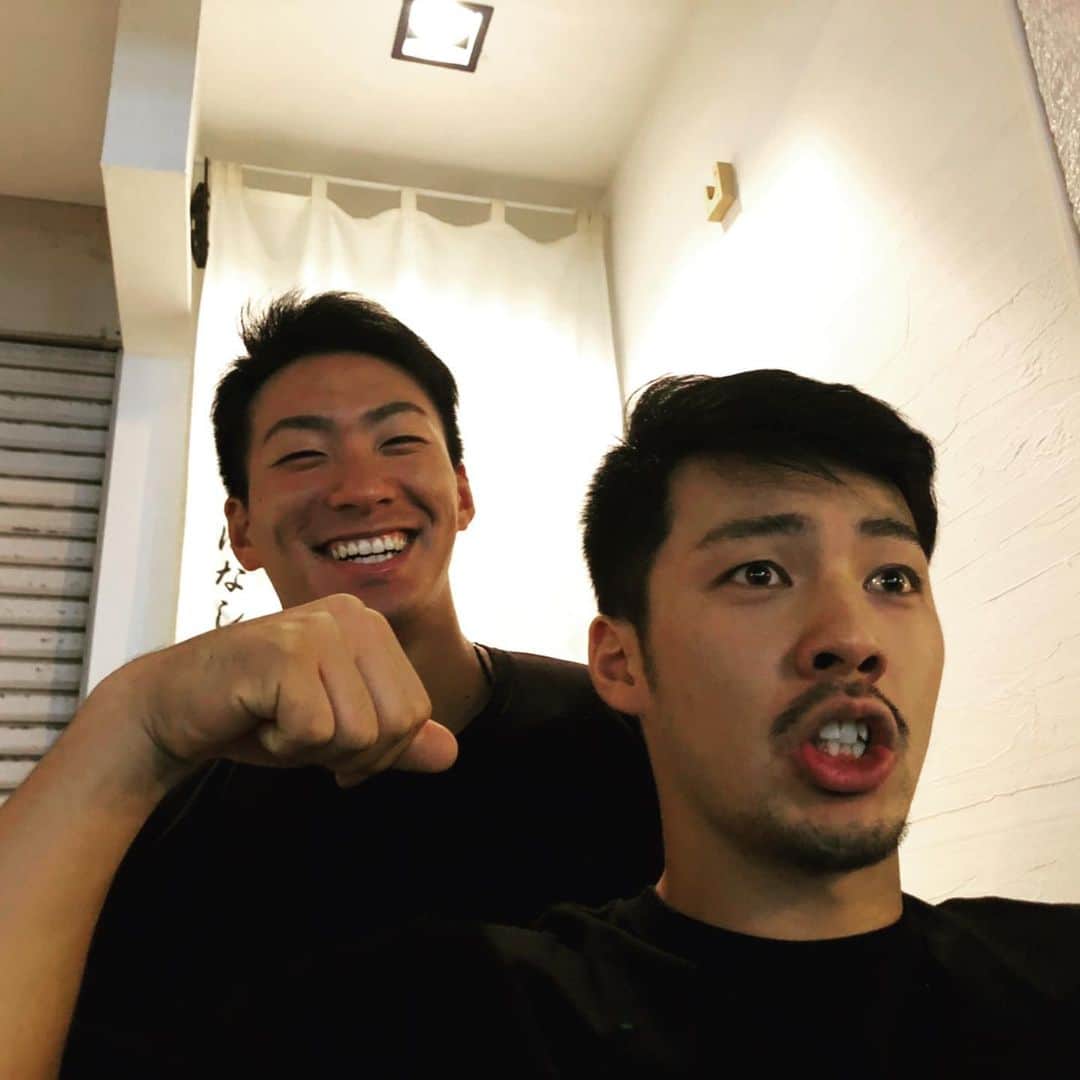 八百板卓丸のインスタグラム：「福島に帰って家族でご飯食べに行きました！ 相変わらずで何より😂 . . 2、3枚目は猪苗代にあるオヤジCAFEというお店👍ボリュームが多い料理がたくさんあってビックリ😂 まぜそば美味しかったなぁー 福島に来たときはぜひ立ち寄ってみてください！ . また明日から後半戦頑張ります！ 応援よろしくお願いします。」