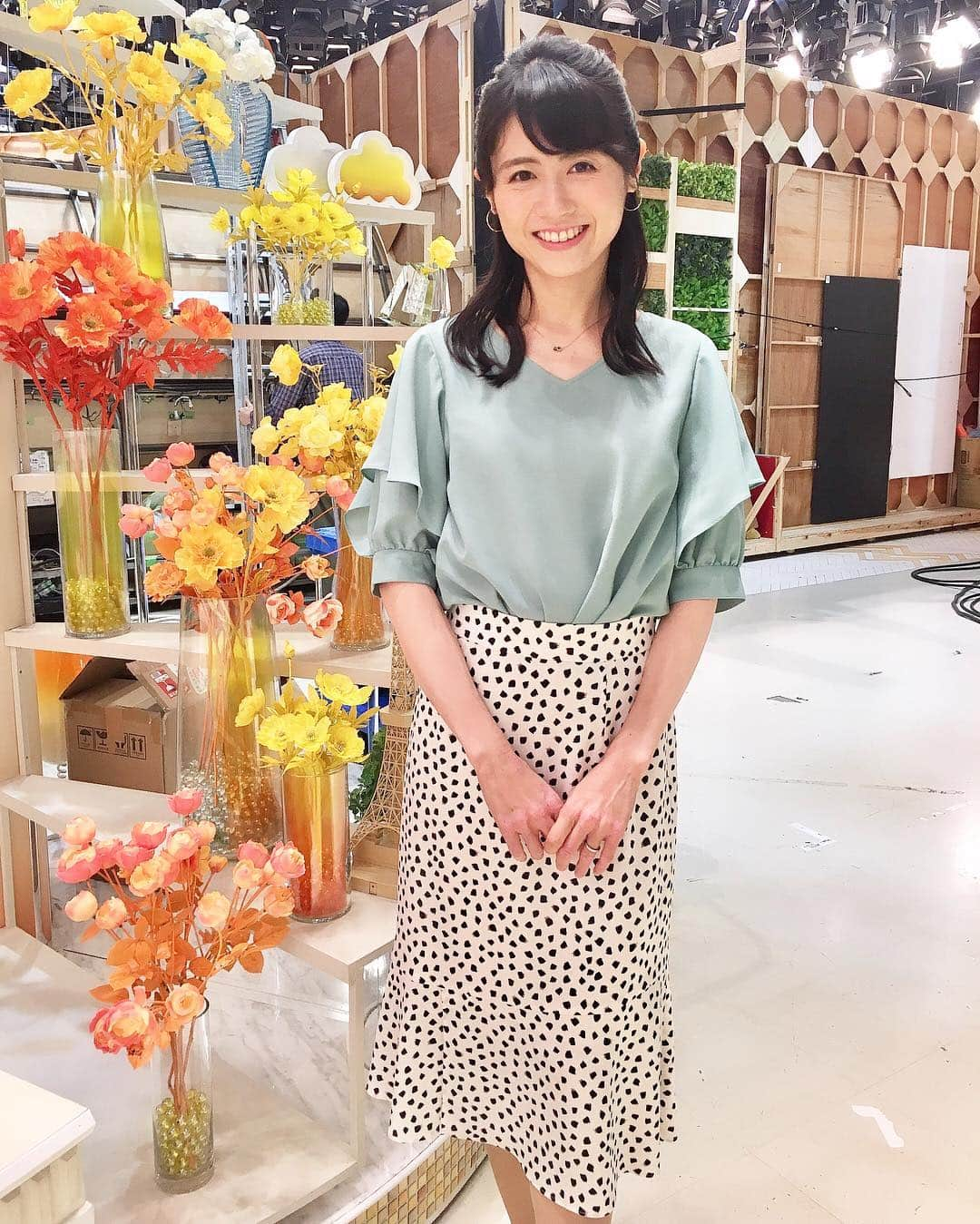 松尾依里佳さんのインスタグラム写真 - (松尾依里佳Instagram)「今日は#ひるおび！#生放送 ご覧くださったみなさま、ありがとうございました😊 白菜とレタスがお安いなら、お鍋にしよっと🎵 #楽しく学べる #情報番組 #お衣裳 #nolleys @nolleys_official #ひるおび金曜日」7月12日 15時14分 - erika.matsuo