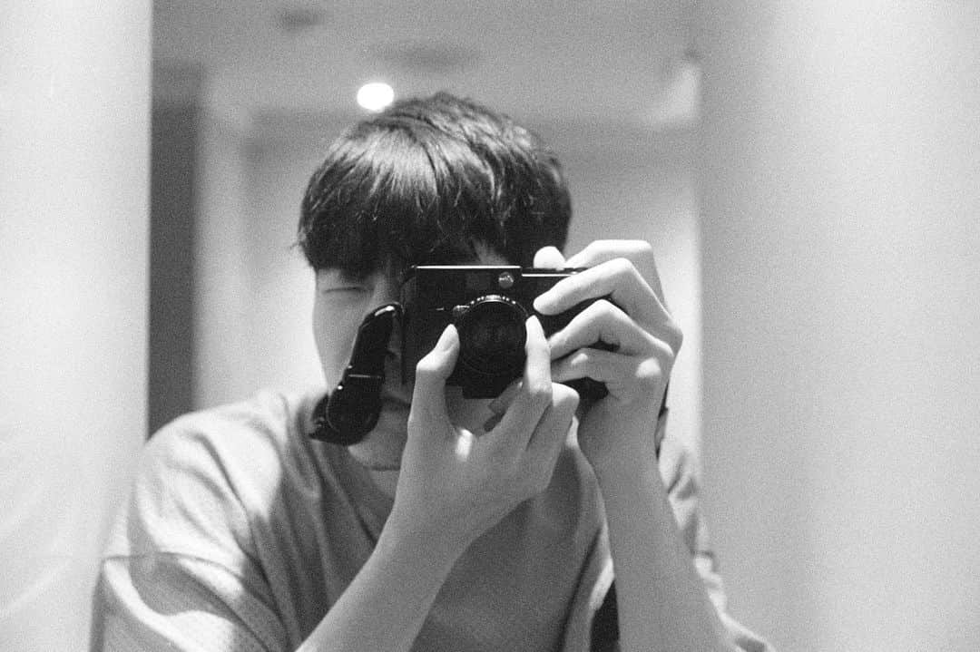 ホン・ジョンヒョンのインスタグラム：「너무 재밌고, 다 좋은데 내 사진이 없는게 단점😐」