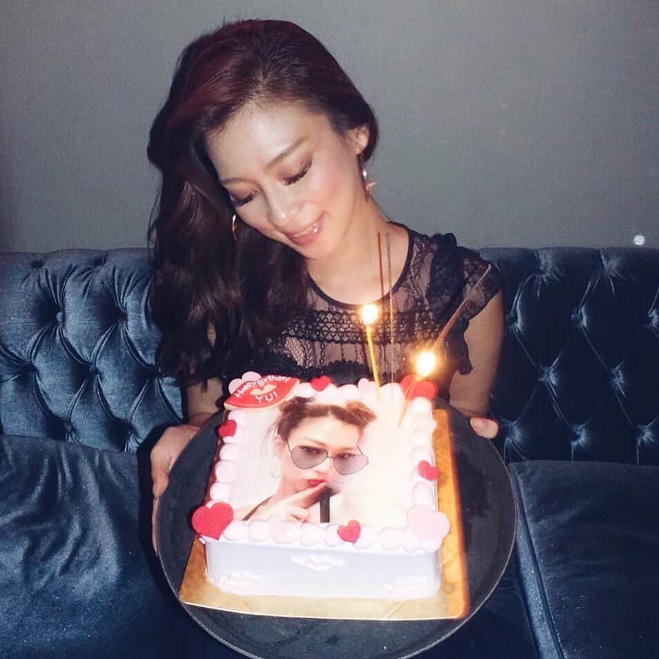 長谷川唯のインスタグラム：「・ ・ 大好きな仲間に祝福されて34歳も良いスターとが出来たことに本当に感謝です😢🙏🏻❤️ ・ ・ 私のためにサプライズを用意をしてくれてその気持ちが嬉しすぎた🥺✨✨このメンバーとはこれからもずっと楽しい時間を共有していきたい！！そして私の一部💓 ・ ・ #mybirthday #サプライズにやられた #friend #happy #love #20190711 #thankyou #birthday」