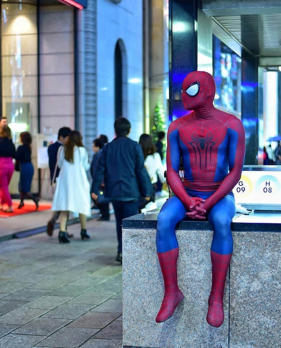 Japanese Spidermanのインスタグラム：「ヒーローは常に孤独。  #週末ヒーロー  #スパイダーマン#夜景#銀座#マーベル#一眼レフ#コスプレ#アメコミ#spiderman#ginza#avengers #MARVEL #cosplay #nightview」