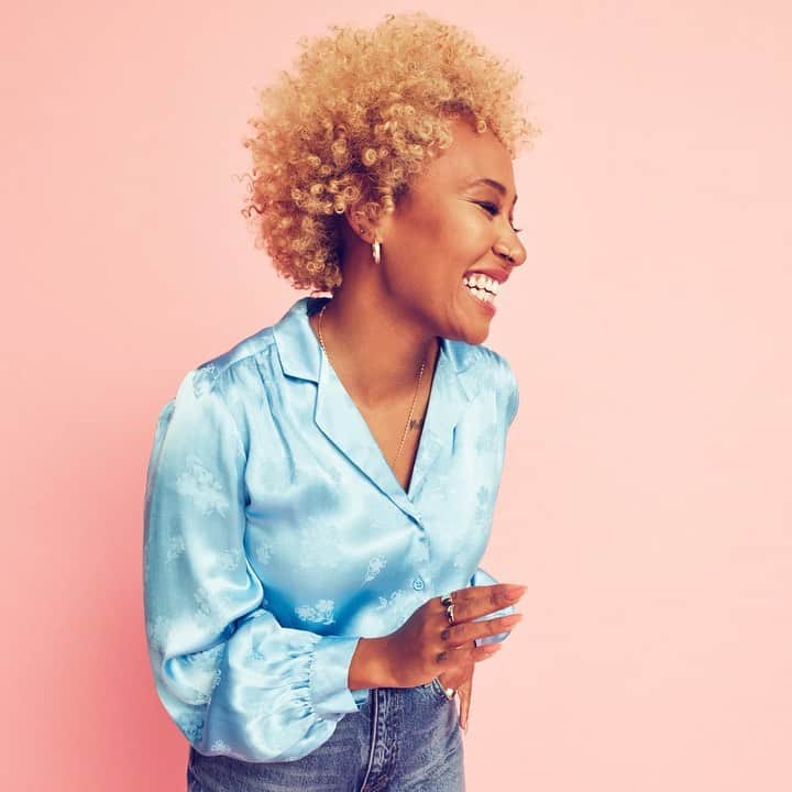 Emeli Sandéのインスタグラム：「✨Shine is out NOW✨  A reminder to never let anyone or anything dull your shine. Hope you sing and dance to it - link in bio」