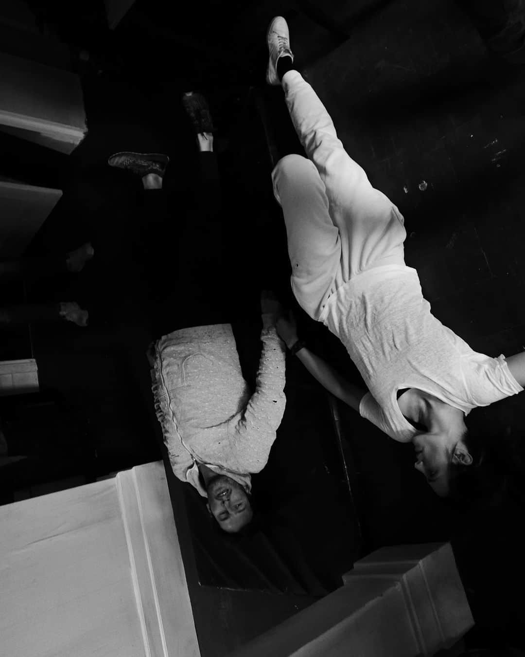 スタナ・カティックさんのインスタグラム写真 - (スタナ・カティックInstagram)「#ABSENTIA #BTS ... lying around on the job with @angelbonanni33 (a.k.a. Tommy). #MakingThrillersIsComedy 🥊🥊」7月12日 16時14分 - drstanakatic