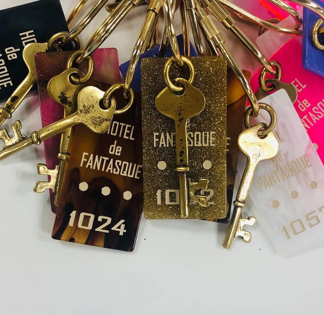 風間ゆみえのインスタグラム：「HOTEL de FANTASQUE 満室御礼🙇🏻‍♂️✨ @la_boutique_fantasque 「キーは全て完売してしまいました🙏」」