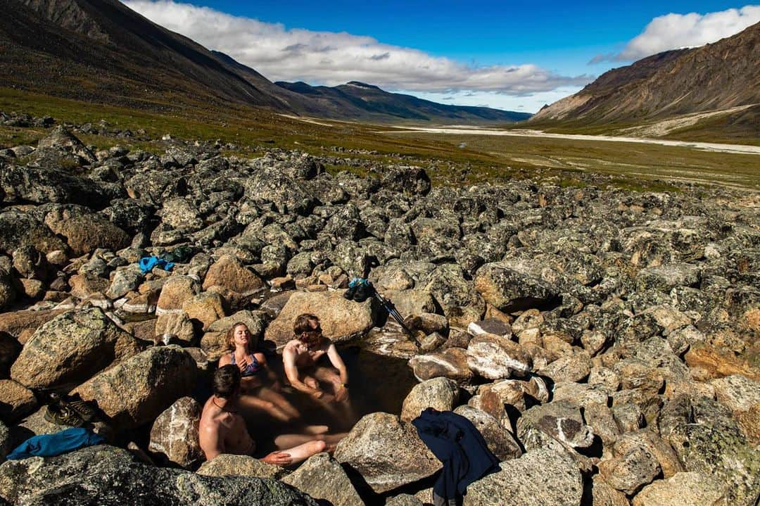 トミー・コールドウェルさんのインスタグラム写真 - (トミー・コールドウェルInstagram)「Few things bring me joy like great adventures with cool people. Our journey through the Arctic Wildlife Refuge started with a dip the most incredible hot spring I have ever seen. Over the next few days we would climb over a mountain range, across epic glaciers and down to the headwaters of these intricate braded rivers. The breathtaking beauty of this wild land took me by surprise. It felt pristine in a way I have never seen and filled me with an inner calmness I have not known for a long time. When pro drilling advocates call this a wasteland, I can’t help but laugh. In my view it might the farthest land from I wasteland I can imagine. The idea of turning it into an oil field breaks my heart.  There’s a link in my bio to ask your Representative to Vote YES on HR 1146 to stop oil leases in the Arctic Wildlife refuge. Vote happening this July. 📷 @austin_siadak」7月12日 16時18分 - tommycaldwell