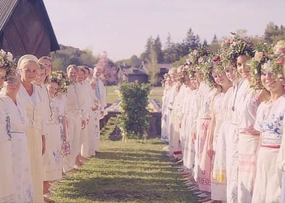 AnOther Magazineさんのインスタグラム写真 - (AnOther MagazineInstagram)「Have you seen #Midsommar yet? ⁠⠀ ⁠⠀ Touted a summer must see, Ari Aster’s follow-up to Hereditary sees a struggling young American couple and their friends head to Sweden for a midsummer festival. Things soon get dark (in spite of the endless sunlight) as the local villagers urge their guests to partake in increasingly disturbing festivities. In cinemas now 🌷」7月12日 16時37分 - anothermagazine