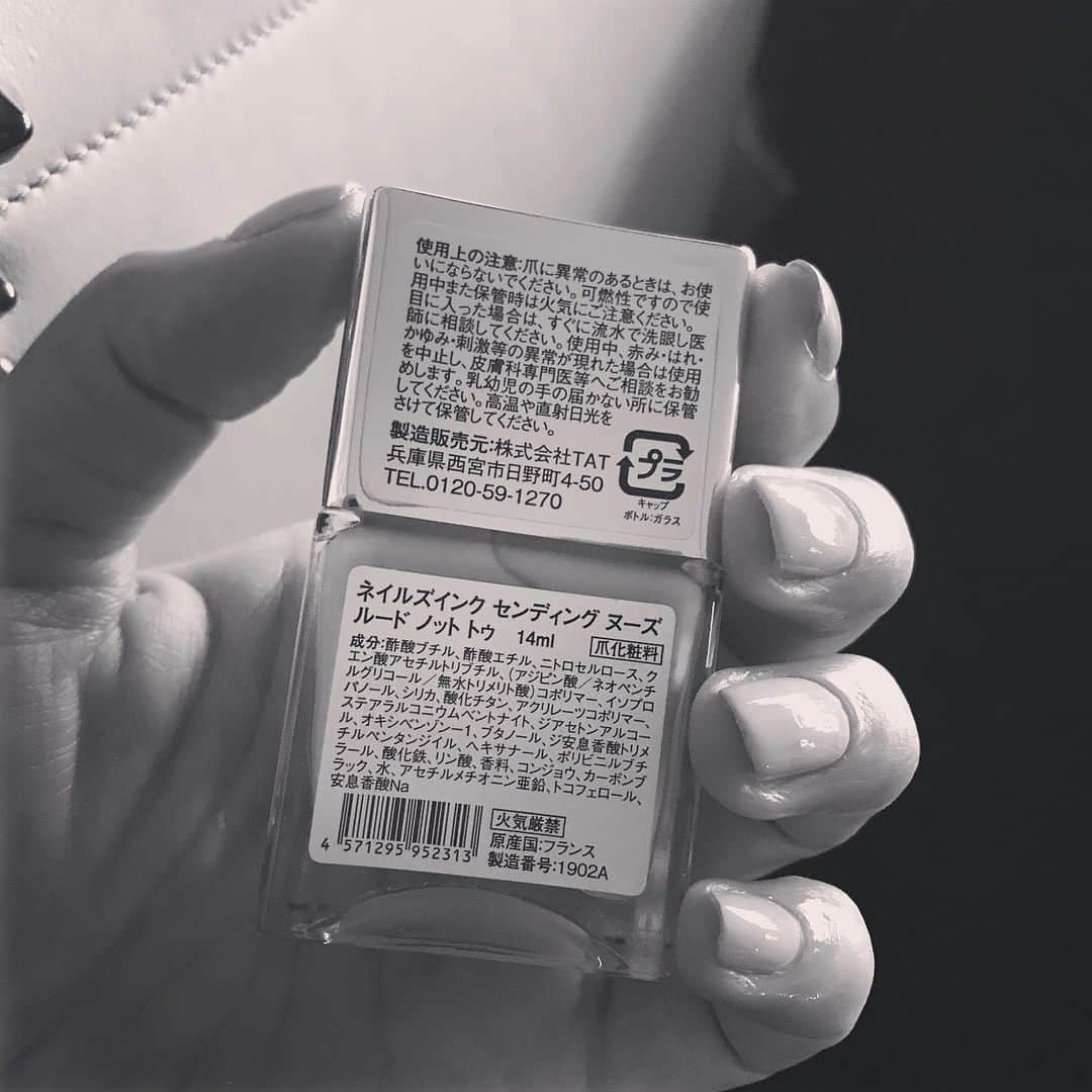 富岡佳子さんのインスタグラム写真 - (富岡佳子Instagram)「#nailsinc  ライトグレーとミントグリーンを併せもつニュアンスのある万能色♡ スワイプ2枚目…このネイルの情報です」7月12日 16時35分 - yoshikotomioka