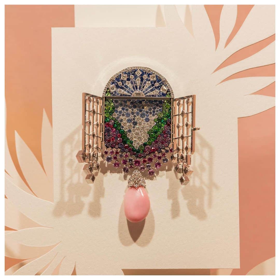 Mikimotoさんのインスタグラム写真 - (MikimotoInstagram)「Jardin Mystérieux – our latest High Jewellery Collection will let you relive the enchanting gardens with an abundance of flowers, foliage, wildlife and intricate ironwork that Lords and Ladies of the era enjoyed spending time. 新作ハイジュエリーコレクション「Jardin Mystérieux（ジャルダン ミステリユー）」。 神秘的な美しさが広がる庭園で、咲き誇る花々や動物たち、繊細なアイアンワークなど、貴人たちがかつて楽しんだ情景を追体験できるようなハイジュエリーコレクションです。#mikimoto #highjewelry #JardinMystérieux」7月12日 16時45分 - official_mikimoto