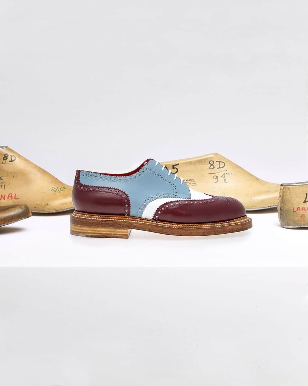のインスタグラム：「Trois semelles et trois couleurs. Le Derby Triple Semelle se personnalise sur commande.  __ Make them yours. #JMWeston #Derby #CommandesSpeciales #MadeinFrance #TripleSemelle #Shoes」