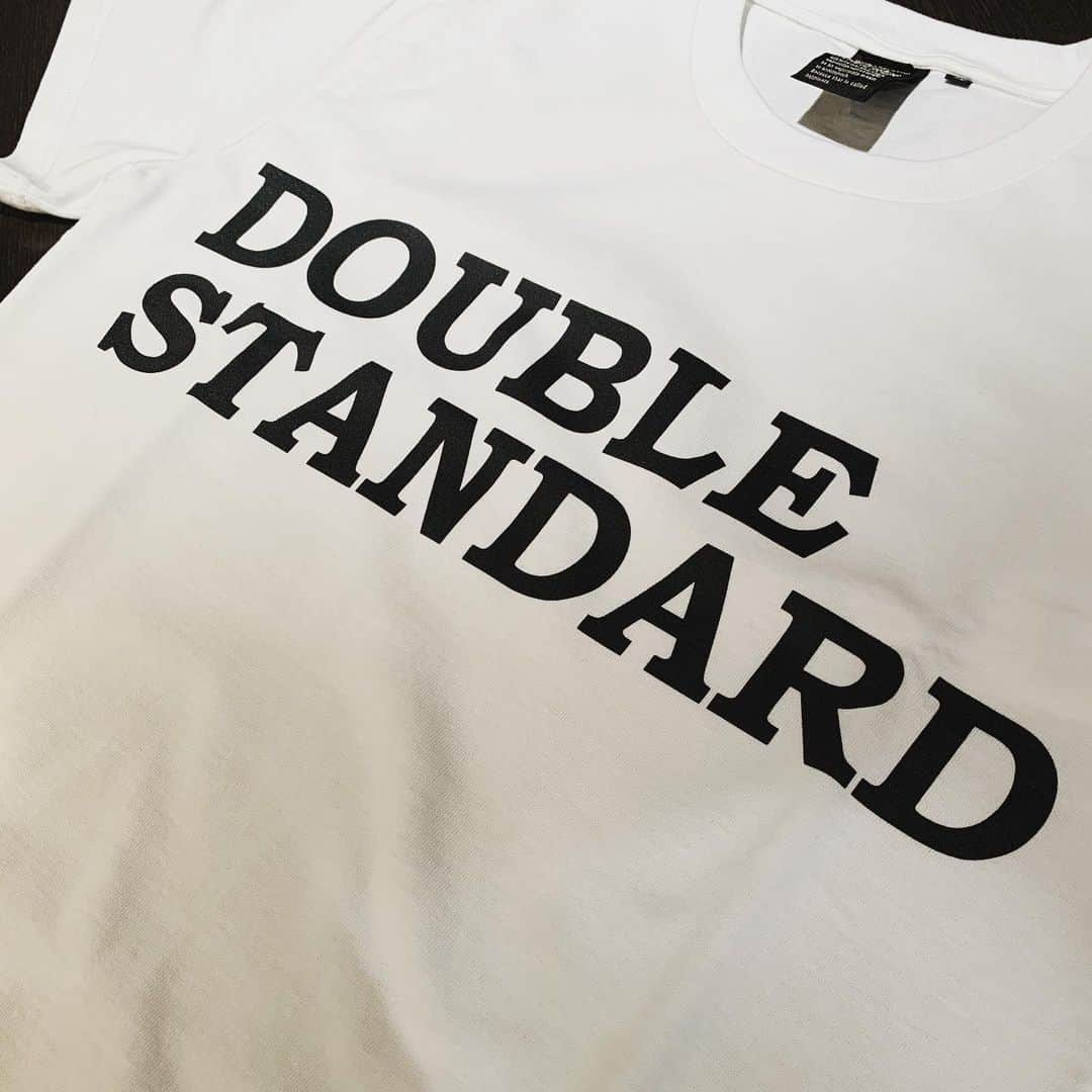 小林 ディスカスさんのインスタグラム写真 - (小林 ディスカスInstagram)「DOUBLE STANDARD CLOTHING @doublestandard_official  のメンズ D/himにて、お買い物ーっ👱🏾‍♂️💙💙💙👕 Tシャツとスポーツサンダルと、 ソックスをGET💪🏾 えっ、まだプリントTシャツと、 デニムとスウェットが合体した白パンツも欲しいかも…👱🏾‍♂️ #tokyo #japan #fashion #ファッション #luxury #ダブスタ #shopping #love #friends #永田sisters #dhim #doublestandardclothing #東京」7月12日 16時44分 - discus_kobayashi