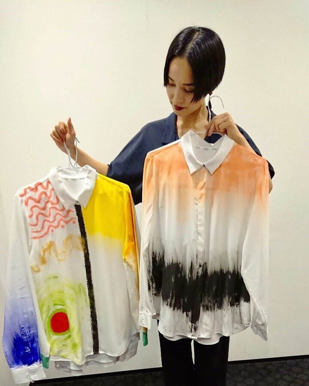 滴草由実さんのインスタグラム写真 - (滴草由実Instagram)「Wear Art ！ 全て違うデザインにペイントしたり形を繋ぎ合わせた、ハンドメイドの一点ものです✴︎ 当日はこれら以外の作品も展示します♪ お楽しみに！  #ArtMuseumOfYumiShizukusa #数に限りがあります #handmade  #paint #wear #art」7月12日 17時03分 - yumi_shizukusa