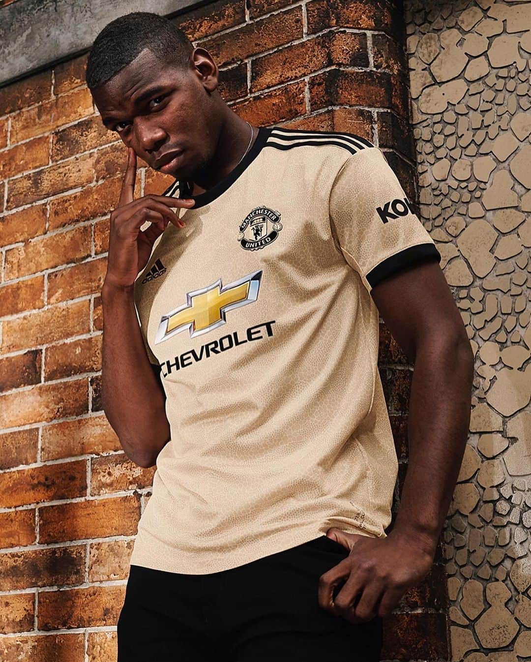 adidas Footballさんのインスタグラム写真 - (adidas FootballInstagram)「Stand out. Introducing the new 2019/20 @manchesterunited Away kit, exclusively available now through adidas and official club stores. #DareToCreate . #Football #Soccer #adidasFootball」7月12日 17時02分 - adidasfootball