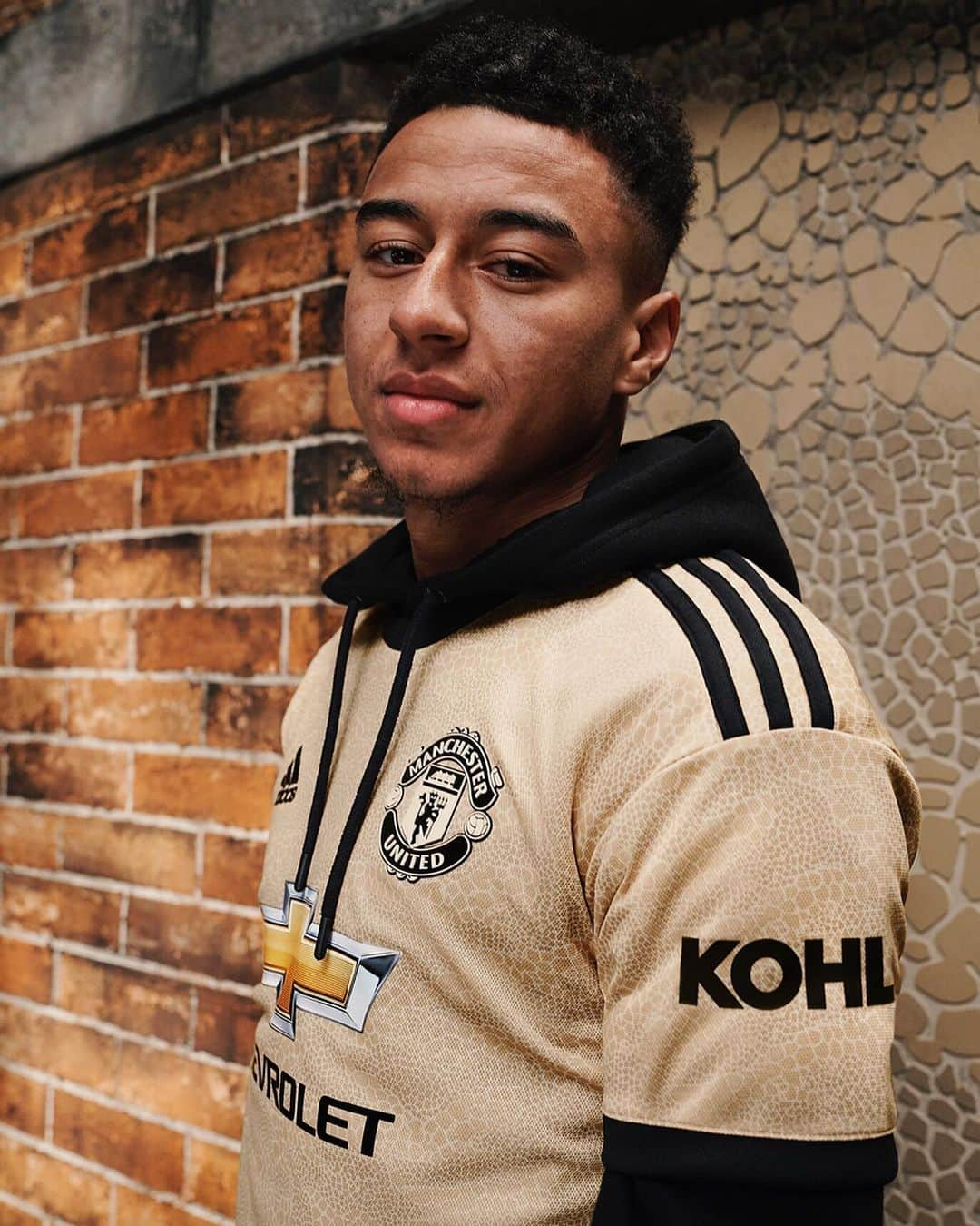 adidas Footballさんのインスタグラム写真 - (adidas FootballInstagram)「Stand out. Introducing the new 2019/20 @manchesterunited Away kit, exclusively available now through adidas and official club stores. #DareToCreate . #Football #Soccer #adidasFootball」7月12日 17時02分 - adidasfootball