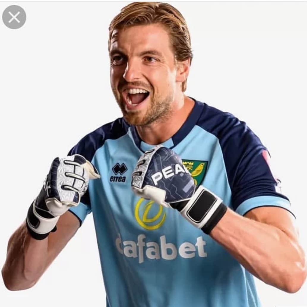 ティム・クルルのインスタグラム：「4 weeks to go...📸⏳ #countingdown #newseason #newtarget #ncfc」