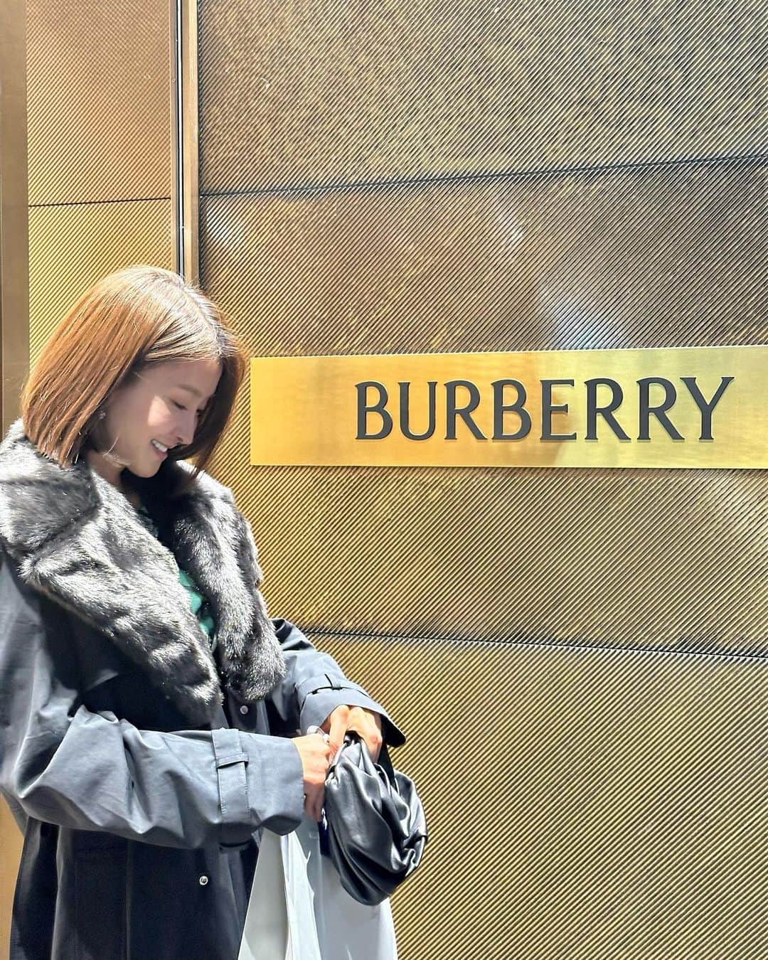 イ・シヨンさんのインスタグラム写真 - (イ・シヨンInstagram)「@burberry  초대해주셔서 감사합니다🙏🏻 벌써부터 기다려지는 버버리의 봄 컬렉션✨😍🫶🏻」12月18日 14時36分 - leesiyoung38