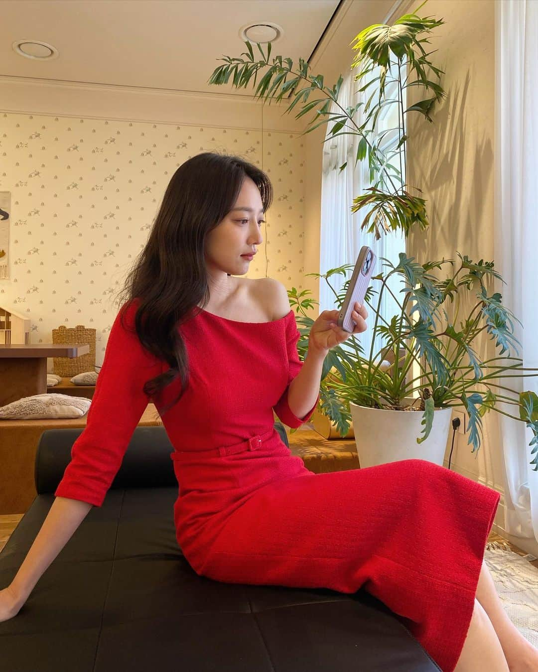 ピョ・イェジンのインスタグラム：「마치 연말룩 같지만 소개팅룩이었다는💃🏻」