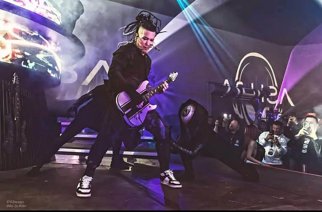 DJアシュバさんのインスタグラム写真 - (DJアシュバInstagram)「Bringing my @guitardancemusic Show to Vegas in a big way this year!! 🔥Who’s ready!!!」12月18日 8時22分 - ashba