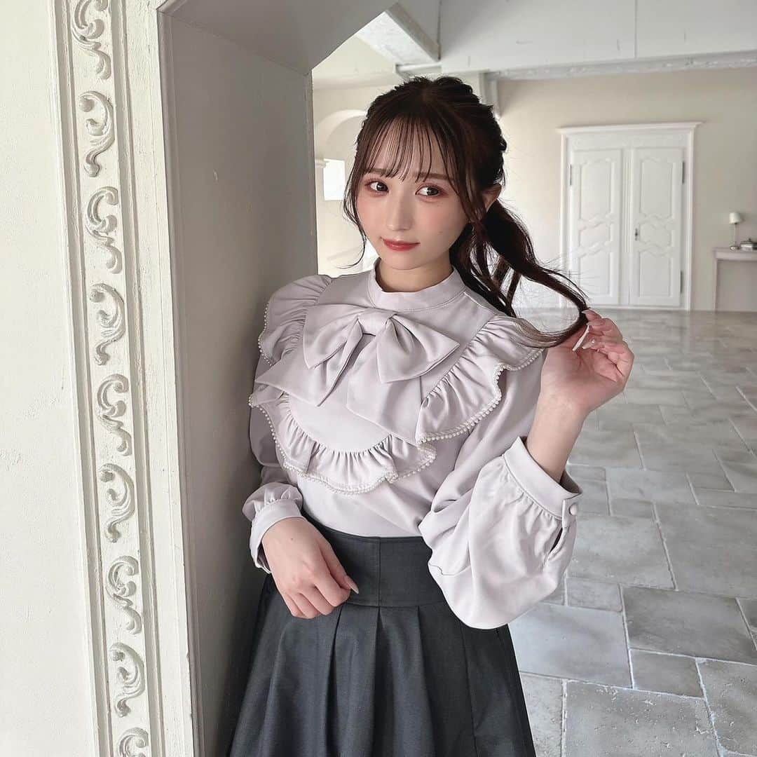 evelynさんのインスタグラム写真 - (evelynInstagram)「New Season   Early Spring Collection  - 今から着れる春先取りアイテム - ㅤㅤㅤㅤㅤㅤㅤㅤㅤㅤㅤㅤㅤ web guest model CANDY TUNE 小川奈々子さん💕 @__nchisan__  オフショット⋆* ㅤㅤㅤㅤㅤㅤㅤㅤㅤㅤㅤㅤㅤ 12/22〜全店舗にて発売開始♡ ㅤㅤㅤㅤㅤㅤㅤㅤㅤㅤㅤㅤㅤ #リボンフリルBS ¥7,400 【OW/PI/BK】 ㅤㅤㅤㅤㅤㅤㅤㅤㅤㅤㅤㅤㅤ #evelyn #エブリン」12月18日 8時57分 - evelyn.official