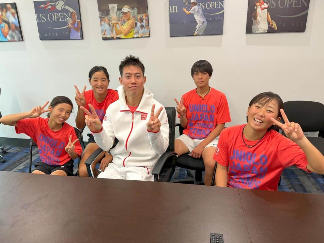 錦織圭さんのインスタグラム写真 - (錦織圭Instagram)「ユニクロ全日本ジュニア選手権で優勝した子供達がフロリダに来て、1週間頑張ってました！ 子供達に教えるのはとても楽しいですし、自分の為にもなっています。言葉選びやいつもと違う目線からテニスを見ることができてとてもいい時間でした。 この機会を通して海外でテニスする楽しさそして厳しさを感じてくれると嬉しいです。」12月18日 10時02分 - keinishikori