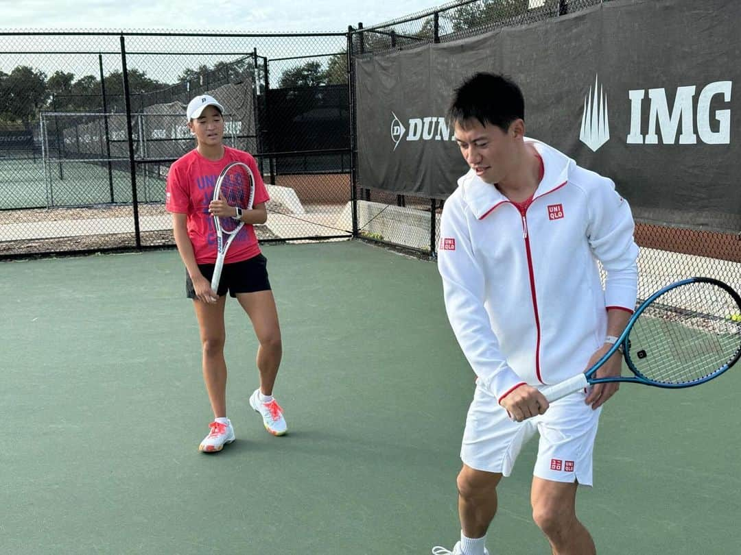 錦織圭さんのインスタグラム写真 - (錦織圭Instagram)「ユニクロ全日本ジュニア選手権で優勝した子供達がフロリダに来て、1週間頑張ってました！ 子供達に教えるのはとても楽しいですし、自分の為にもなっています。言葉選びやいつもと違う目線からテニスを見ることができてとてもいい時間でした。 この機会を通して海外でテニスする楽しさそして厳しさを感じてくれると嬉しいです。」12月18日 10時02分 - keinishikori