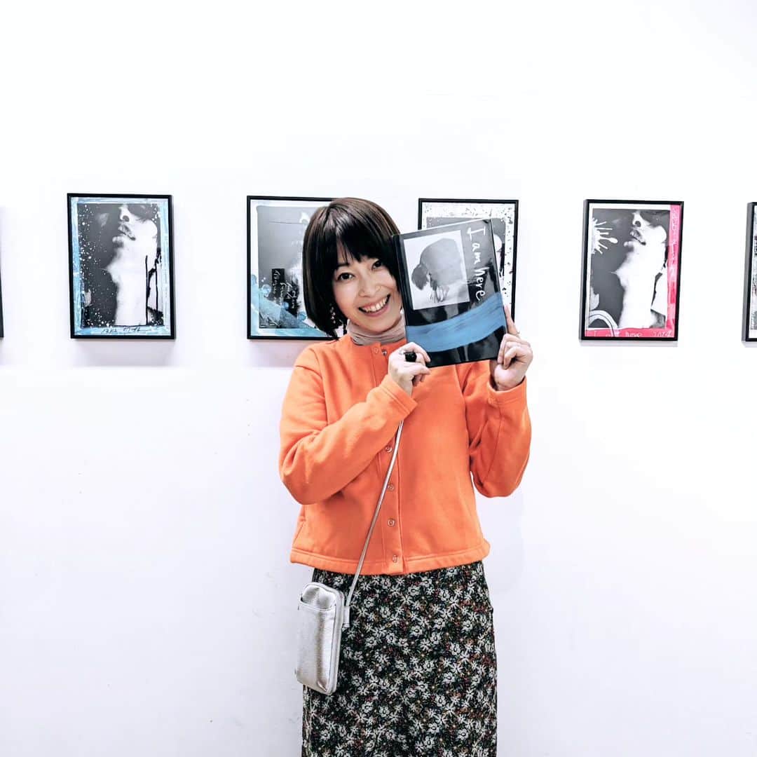 大塚咲さんのインスタグラム写真 - (大塚咲Instagram)「在廊ありがとうございました🙇！ お土産もありがとうございます😢🤍🤍  本日もギャラリーは13時よりオープン！作品をぜひぜひ見てくださいませ。私はちょっと観光して東京に戻ります😢💨 作品集や作品も販売しています。お迎えいただけたら嬉しいです！来年も来たい！どうぞよろしくお願いいたします😢🌟🌟  @pol_2020  開廊日等はギャラリーhpで見てください💨」12月18日 10時12分 - otsukasaki_