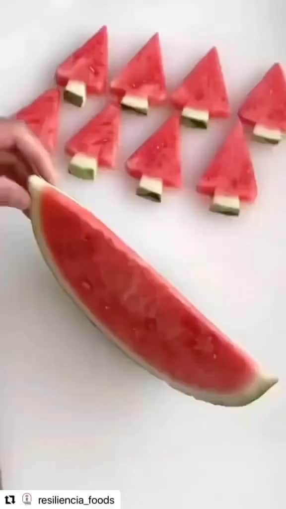 Sharing Healthy Snack Ideasのインスタグラム：「Cute 🍉🥰 by • @simoneferraznutri」