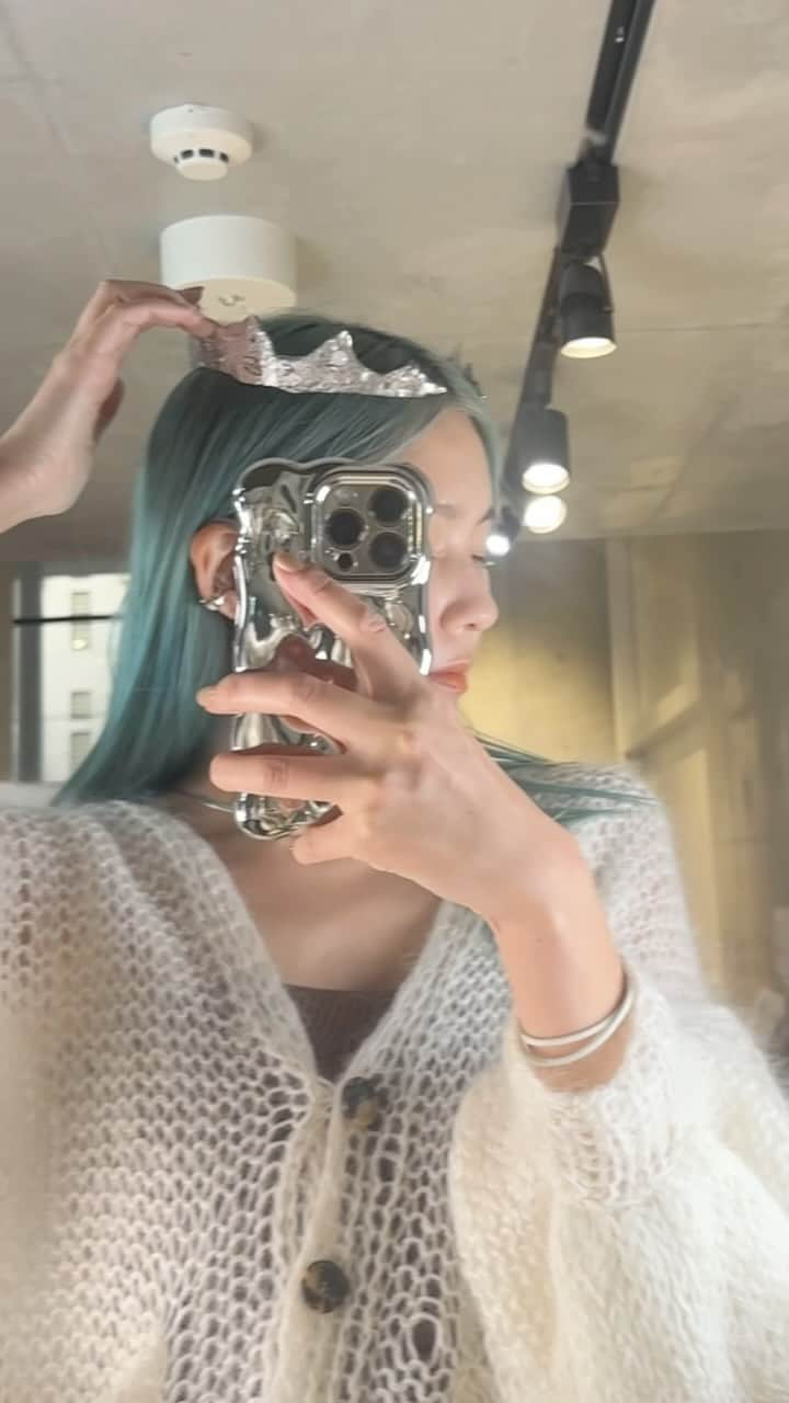 三苫愛のインスタグラム：「Wedding Crown from @pluiehair @pluietokyo 👰♡ レンタルできるもの、購入できるものありました🫧🫧 結婚式控えてる方はぜひ💒 #wedding」