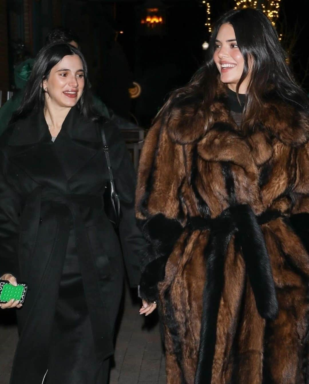 Just Jaredさんのインスタグラム写真 - (Just JaredInstagram)「Kendall Jenner joined her friends Lauren Perez and David Waltzer for dinner in Aspen several hours before it was revealed she had split with Bad Bunny. #KendallJenner #LaurenPerez #DavidWaltzer Photos: Backgrid」12月18日 12時18分 - justjared