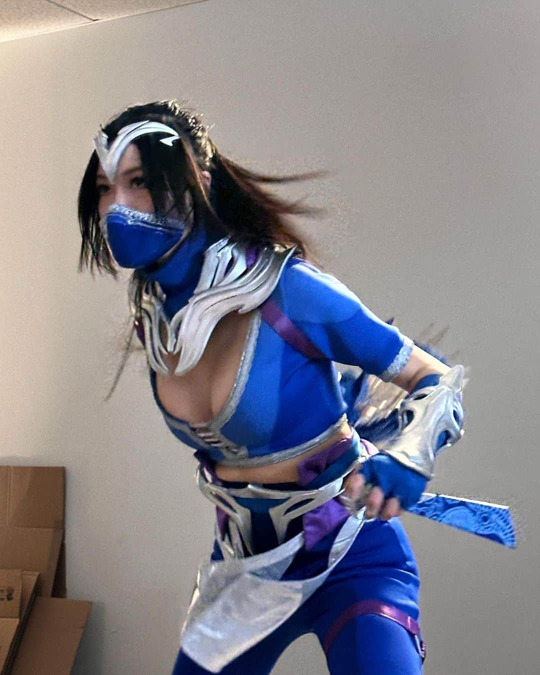 Emily Meiさんのインスタグラム写真 - (Emily MeiInstagram)「Your favorite princess 🪭 Kenshi vs Kitana - Mortal Kombat Film coming soon… 👀 @noah_fleder #mortalkombat #kitana #mk1」12月18日 12時36分 - emily.ghoul