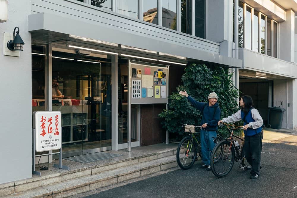 POPEYE_Magazineさんのインスタグラム写真 - (POPEYE_MagazineInstagram)「代々木公園周りを自転車でぐるっと一周デート。スタート地点の原宿から、半周すると参宮橋に到着。サイクリングで空かせた腹を満たすべく、『寄』で絶品の蕎麦を。ここでは京都の蕎麦屋『すば』の一品が味わえる。食後は併設する『Vektor shop』でレコードや本をディグって、心も身体もパワーチャージしよう。  #popeyemagazine  #ポパイデート」12月18日 12時48分 - popeye_magazine_official