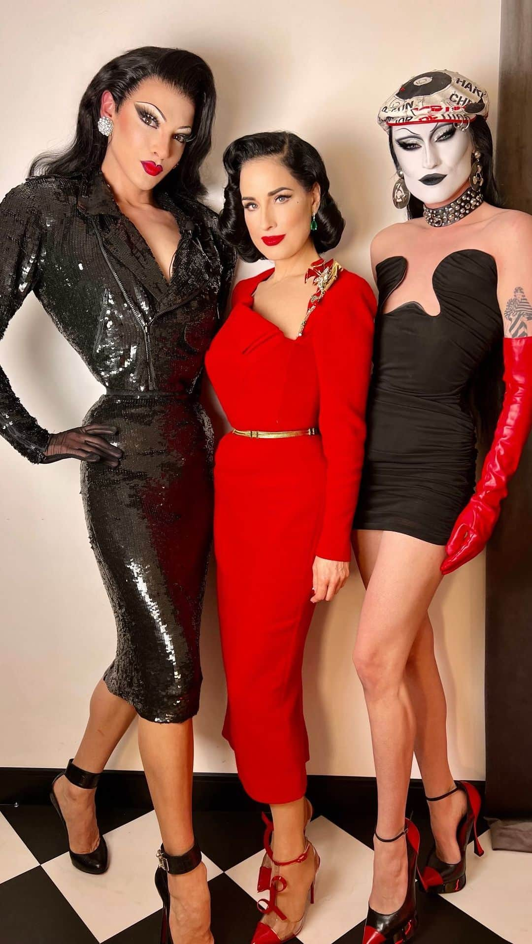 ディタ・フォン・ティースのインスタグラム：「@violetchachki and @gottmik obsessing over Dita’s lingerie is a moment ❤️ @ditavonteese recently stopped by the pair’s podcast, No Gorge, as their first ever guest! Head to wherever you get your podcasts to listen, or to YouTube for the full video 💋  Dita’s Glam: @gregoryarlt」