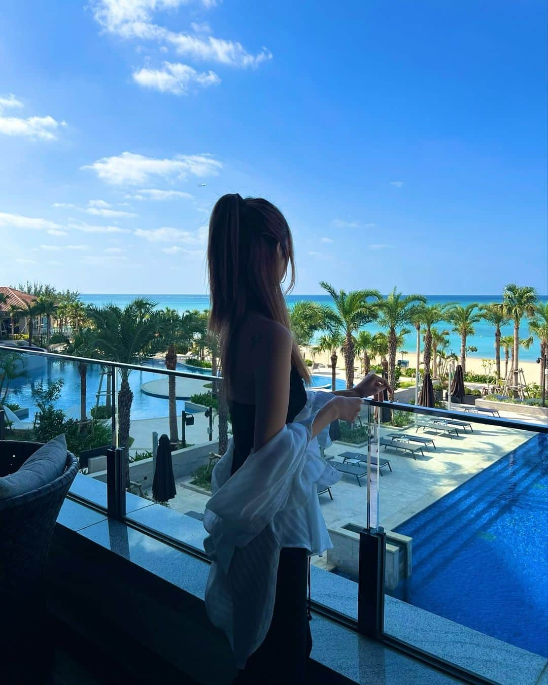 あしすぱのインスタグラム：「🪸🐬🏝️  #okinawa #resort #ryukyuhotelandresortnashirobeach  #sea #sealife #beach #trip #hotel #view #琉球ホテルandリゾート名城ビーチ #沖縄 #沖縄旅行 #旅行 #プール #ビーチ #海 #絶景」