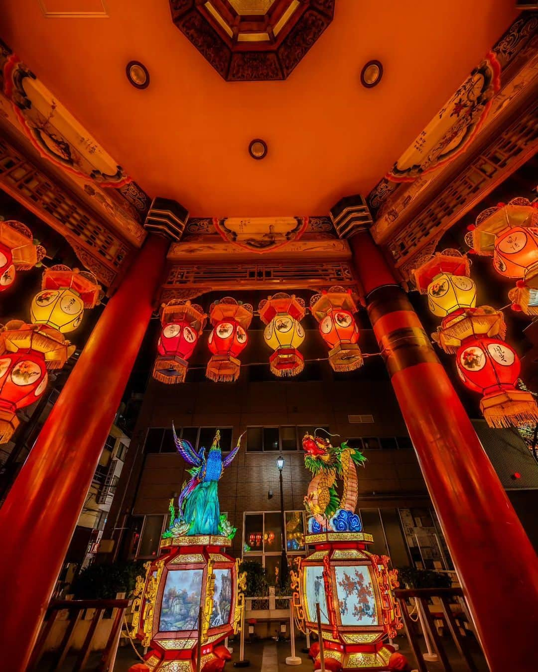 横浜市のインスタグラム：「Yokohama Chinatown is lit up for the "2024 Shunsetsu Toka" illumination for a few months!🏮 Photo: @wasabiut  #myyokohama   #yokohama #darlingescapes #beautifuldestinations #artofvisuals #somewheremagazine #discoverglobe #travelawesome #passionpassport #lovejapan #explorejapan #japanlife #japanfocus #japan_vacations #japanrevealed #よこはま #ヨコハマ #横浜」