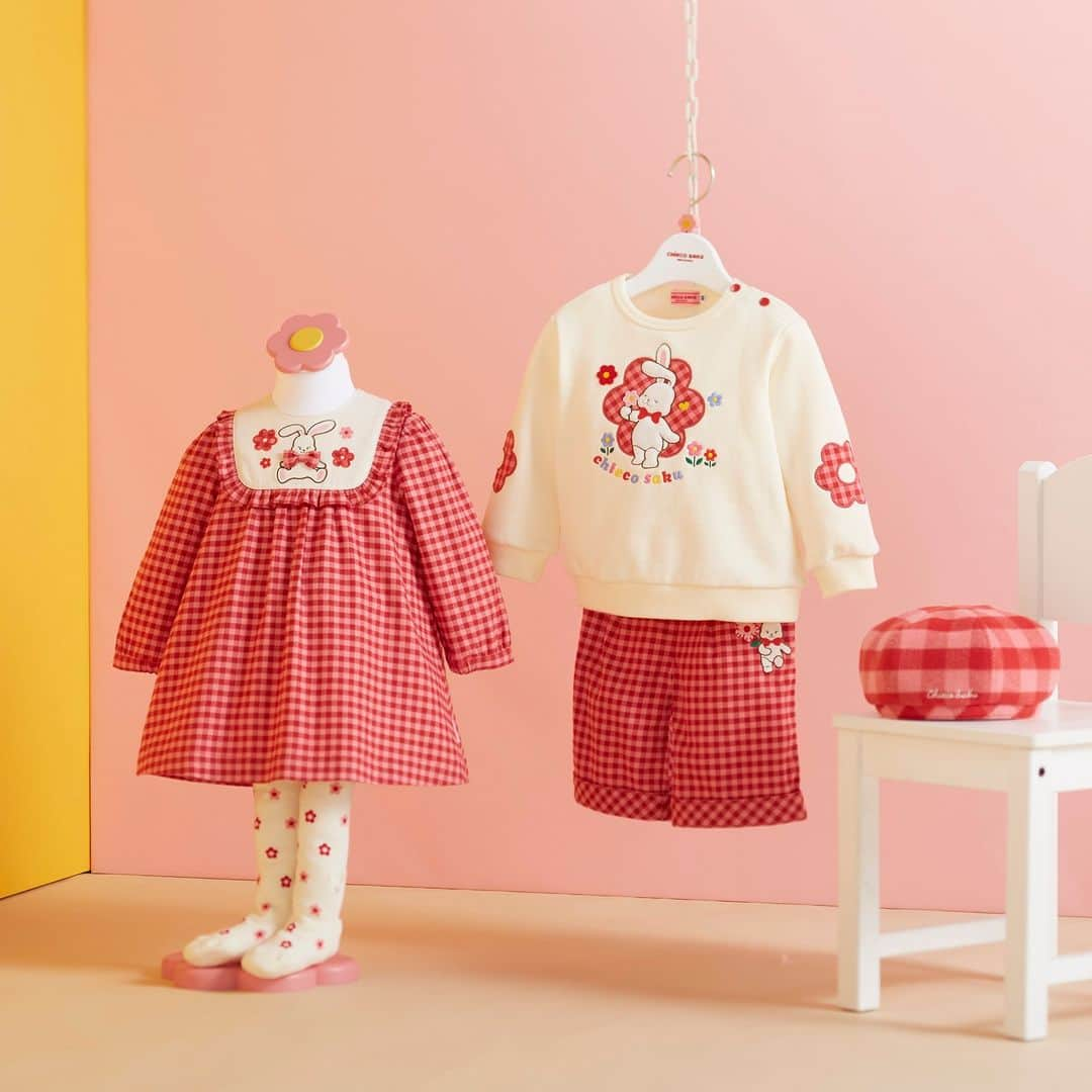 MIKI HOUSE ミキハウスのインスタグラム：「【23New Arrivals～🛒★】 ブラウスやワンピース、パンツや トレーナーなど、🌼チエコサクチェック🌼の ラインナップいろいろ♥🐰  組み合わせ自由でさりげない リンクコーデをぜひおたのしみください♥☻   #mikihouse #ミキハウス #チエコサク #chiecosaku #キッズコーデ #キッズファッション #おしゃれキッズ #おしゃれキッズコーデ #女の子コーデ #女の子 #ワンピース #ブラウス #ジャンパースカート #トレーナー #パンツ」