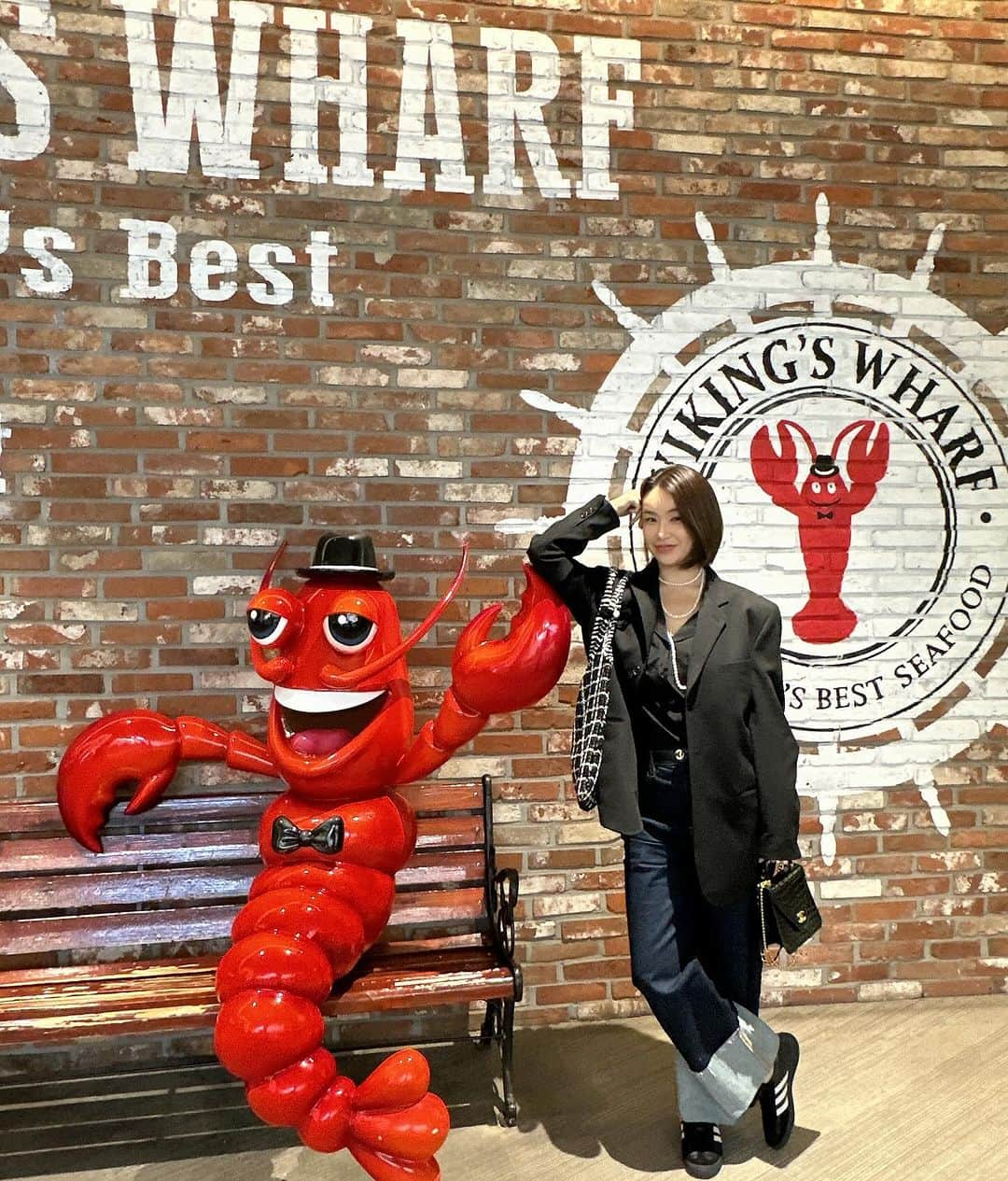 ペ・ユンジョンのインスタグラム：「서울구경온여자🦞 해산물에 진심인여자」