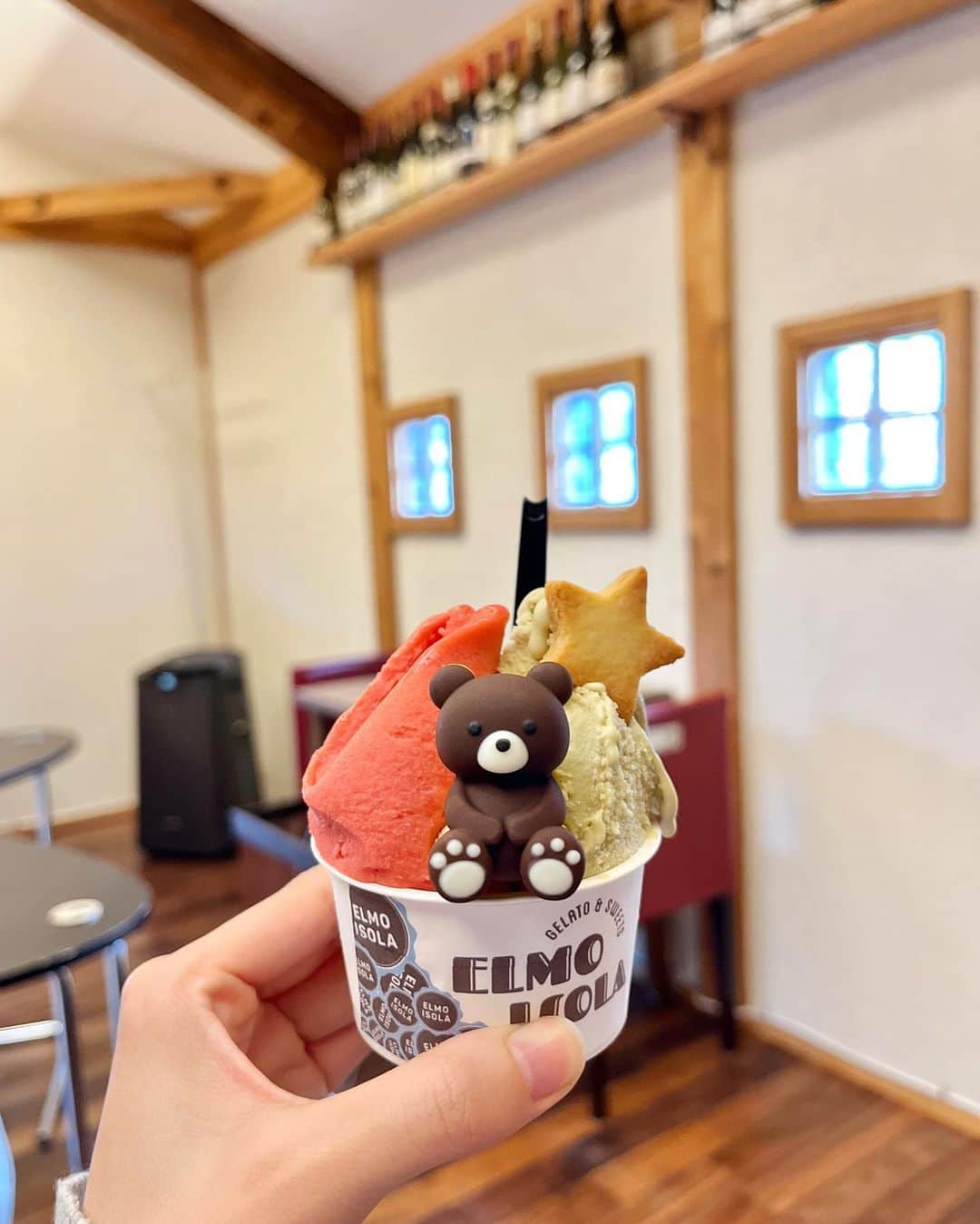 二見夕貴さんのインスタグラム写真 - (二見夕貴Instagram)「.  美味しそうなコーヒーとジェラート、 可愛いくまさんに惹かれて入ったカフェ🧸☕️🍨 くまさんたち可愛くて子どもに戻りました👧🏻  📷 @mfy_jpn   質感美しいショット😍🫶🏻  -  3枚目はディレクターさんが狙って写り込んだ 匂わせ風写真になっております😂🫰🏻笑 後々写真見て気づいたけど チョコマドレーヌくまさん2種類いた！🧸💓  #model #actress #dancer #cafe #teddybear #山梨散歩 #甲府 #テディベア #くまラテ #ジェラート」12月14日 17時04分 - yyyuki___