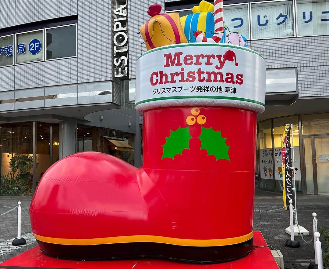 ムッシュピエールさんのインスタグラム写真 - (ムッシュピエールInstagram)「今日はお仕事で滋賀県の草津に来ました。 現場のホテルの横にこんなオブジェが。 へーそうだったのかー #草津 #クリスマスブーツ  #クリスマスブーツ発祥の地  #マジックショー  #ムッシュピエール」12月14日 17時14分 - m.pierr