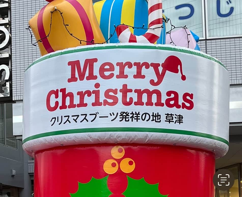 ムッシュピエールさんのインスタグラム写真 - (ムッシュピエールInstagram)「今日はお仕事で滋賀県の草津に来ました。 現場のホテルの横にこんなオブジェが。 へーそうだったのかー #草津 #クリスマスブーツ  #クリスマスブーツ発祥の地  #マジックショー  #ムッシュピエール」12月14日 17時14分 - m.pierr