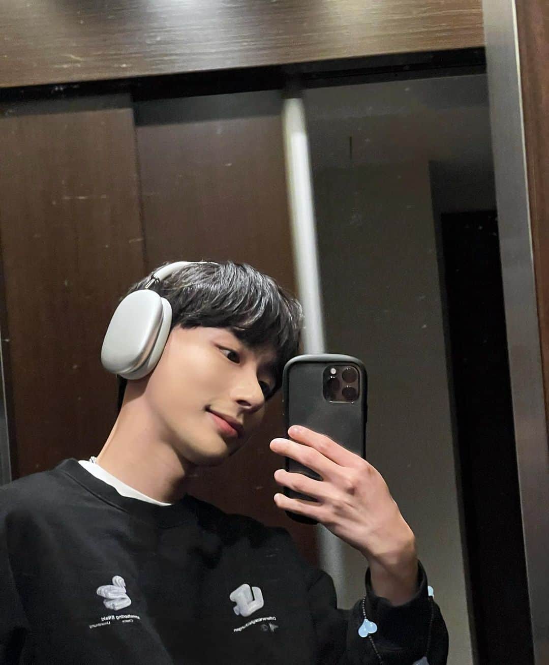 よしあきのインスタグラム：「冬どんぐりかわいいい🤎」