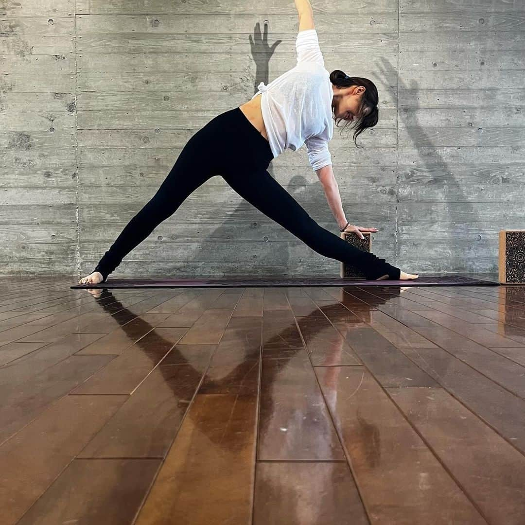 ヨガデザインラボ Yoga Design Labさんのインスタグラム写真 - (ヨガデザインラボ Yoga Design LabInstagram)「齋藤 やよい様 @yayoi.koko331からいただいたお写真も投稿！  とても美しいです✨✨  ブロック使ったない方やご興味ある方、是非ご覧ください👀 また齋藤 やよい様 @yayoi.koko331 のインスタ覗いてみてくださいな  購入先：Amazon https://x.gd/CVsmk  色:Cork Mandala 材質:エチレン酢酸ビニル (EVA) ブランド:Yoga Design Lab 商品の重量:170 グラム 商品の寸法:23L x 14W x 7.6Th cm」12月14日 17時40分 - yogadesignlabjapan