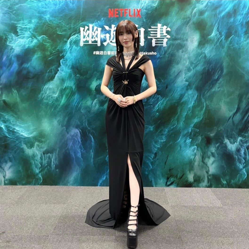 白石聖さんのインスタグラム写真 - (白石聖Instagram)「Netflixシリーズ『幽☆遊☆白書』 本日より世界独占配信スタートです。  是非ご覧下さい！  dress : @harunobumurata  accessory : @swarovski @hpfrance_official @e.m.__official  Styled by @limleanlee   #幽遊白書　#yuyuhakusho」12月14日 17時45分 - shiraishi_sei