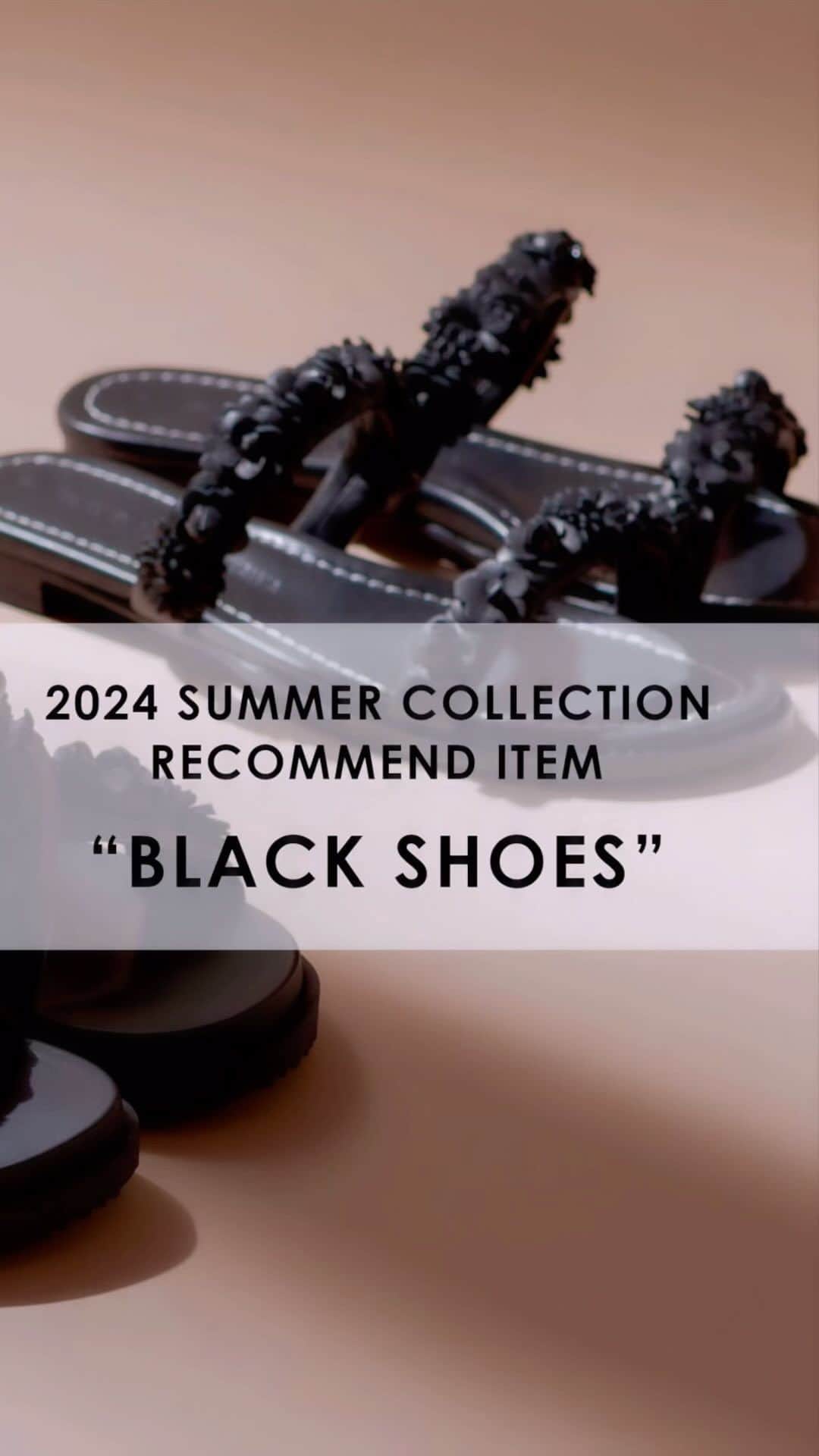 Tsuru by Mariko Oikawaのインスタグラム：「Summer black shoes.  下記詳細↓  暑い夏に爽快なモノトーンのスタイルもオススメ。 様々なディティールやモチーフで、Blackでも華やかに足元を演出。 ビジューやパールで煌びやかに、レザー生地でハンサムに。 その時の気分で、お出かけする場所に合わせて選ぶ楽しさを夏のBLACKで。  Summer collectionのご予約は12/20（wed）13:00まで。 ご予約中のみ10%OFFとなります。  #tsuru #tsurubymarikooikawa #2024summer #preorder」