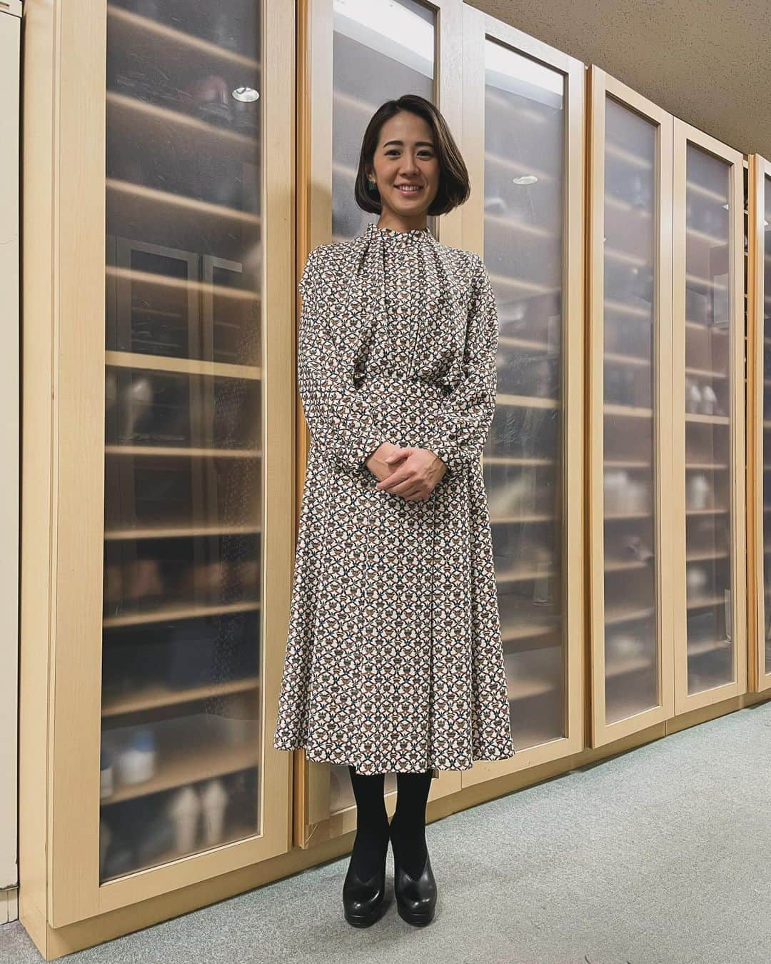 椿原慶子さんのインスタグラム写真 - (椿原慶子Instagram)「少し前のワイドナショー衣装👗 鮮やかな緑がお気に入りでした👍  もう1着は、ついこの前のワイドナショー衣装✨ プライベートではあまり着ないレトロな感じが新鮮でした☺️ #衣装#ワイドナショー#椿原慶子#フジテレビ」12月14日 18時00分 - keiko_tsubakihara