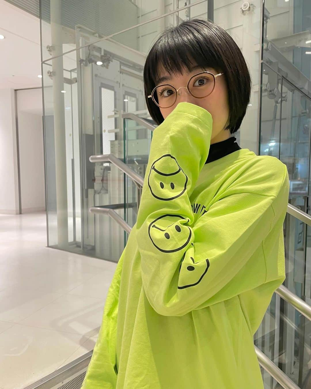 時東ぁみさんのインスタグラム写真 - (時東ぁみInstagram)「渋谷クロスFM『時東ぁみの防災士RADIO』の衣装☆ ・ 全てがどタイプの若槻千夏さんのブランドWCJにしました☆ デザインもカジュアルさも本当好きで、着まくってるんだ！ アウターからバッグまでWCJに染まってます☆ ・ この番組は年内最後の放送でした！ また2024年もよろしくお願いします！ リスナーのみなさん良いお年を〜 ・ #時東ぁみ #ラジオ #radio #生放送 #生配信 #渋谷クロスFM #時東ぁみの防災士radio #パーソナリティ #防災士 #水曜日 #防災  #衣装 #ロンT #デニム #denim #wcj #若槻千夏 さん #スニーカー #sneaker #anap #メガネ #glasses #steady #年内最後 #来年もよろしくお願いします #良いお年を」12月14日 9時05分 - amitokito