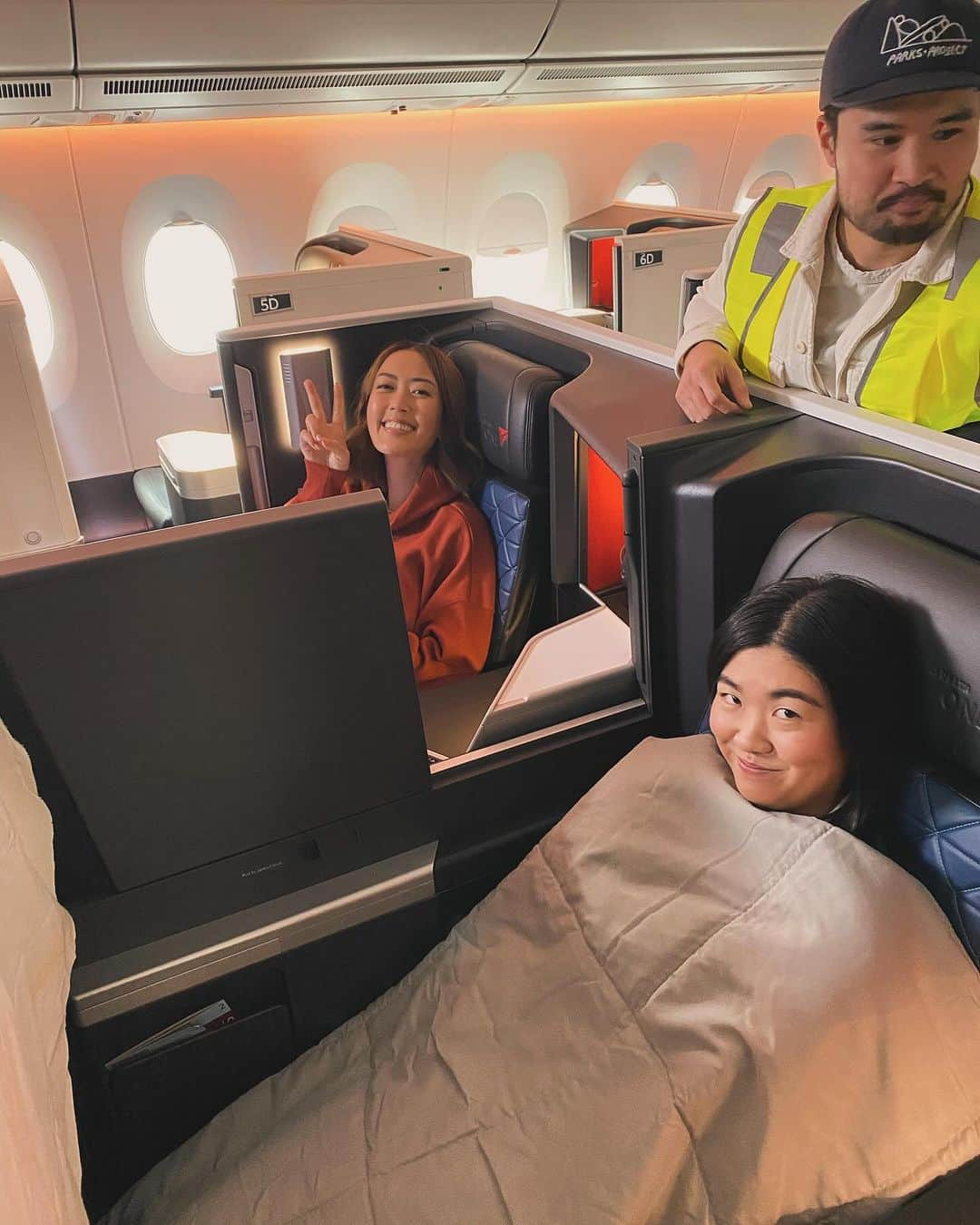 ミシェル・ウィーのインスタグラム：「Flew @delta my entire career and I grew up dreaming of being sponsored by Delta. Pinching myself right now… can’t believe I’m gonna be in a Delta commercial with my girl @rosezhang !!! 🥹🥹」