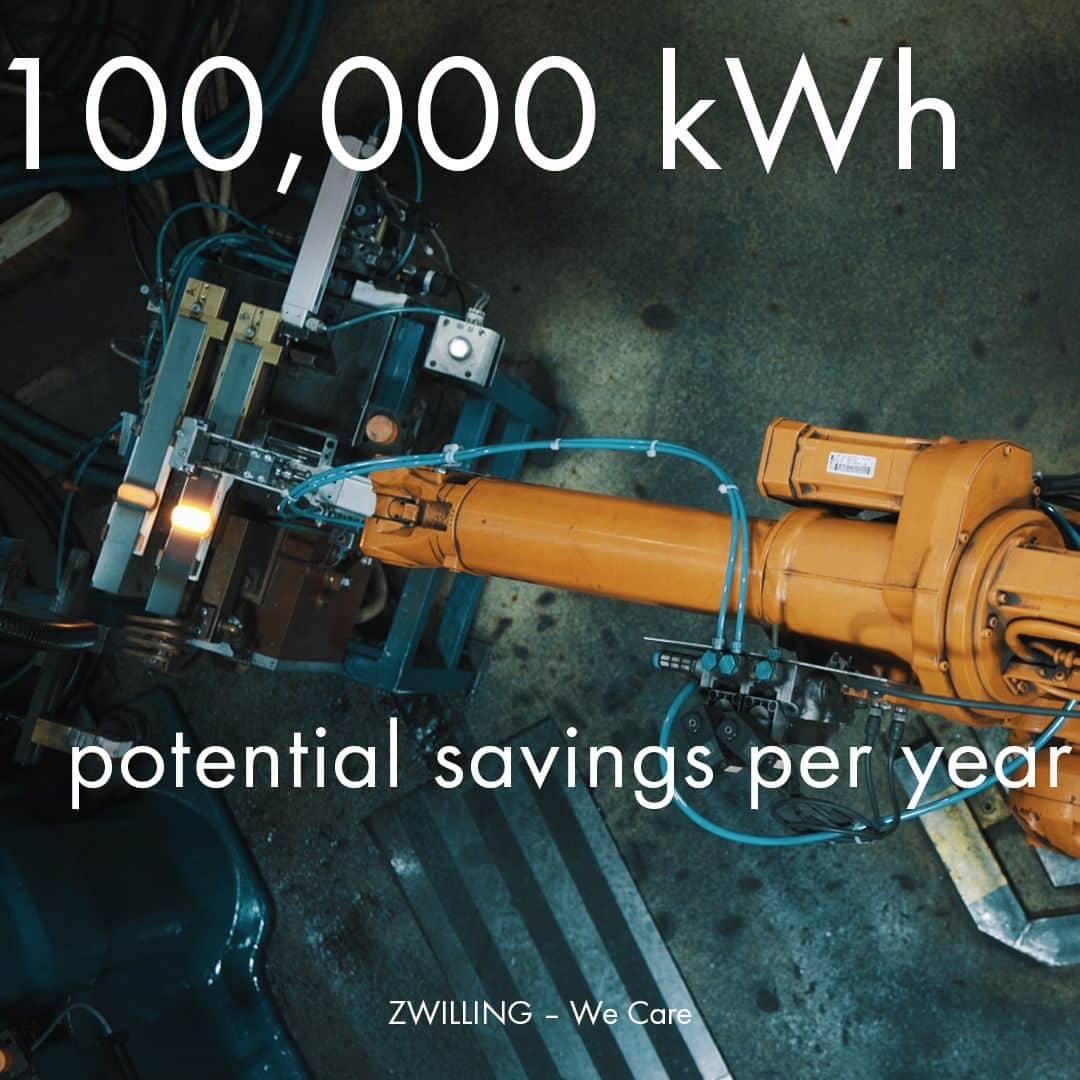 ZWILLING Japan ツヴィリングのインスタグラム：「【ZWILLING WE CARE : スイッチひとつで省エネ💡】  二酸化炭素排出量を削減するという使命において、私たちはドイツ ゾーリンゲンにある、自社工場での電力消費量を分析。生産時間外の消灯プロセスを最適化することで、年間 約100,000 kWhが節約可能となりました。今後は当社の他の生産拠点でもこの取り組みが検討され、実施される予定です。    #zwillingwecare #zwilling #ツヴィリング #zwilling1731」
