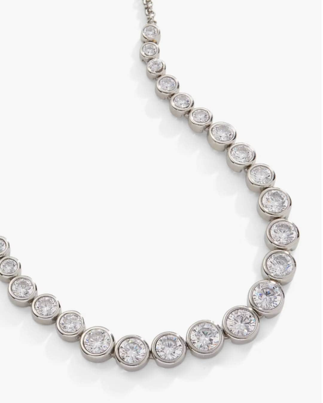 アレックスアンドアニさんのインスタグラム写真 - (アレックスアンドアニInstagram)「Make a statement with our brand new Crystal Tennis Necklace 🤤✨  This adjustable tennis necklace features a string of sparkling, clear cubic zirconia crystals and either a tarnish-free gold or silver stainless steel finish. Currently 40% off, give yourself a little guilt-free gift this season before it's gone! 😏 #linkinbio  #tennisnecklace #crystalnecklace #jewelry #giftsforher #alexandani」12月14日 9時27分 - alexandani