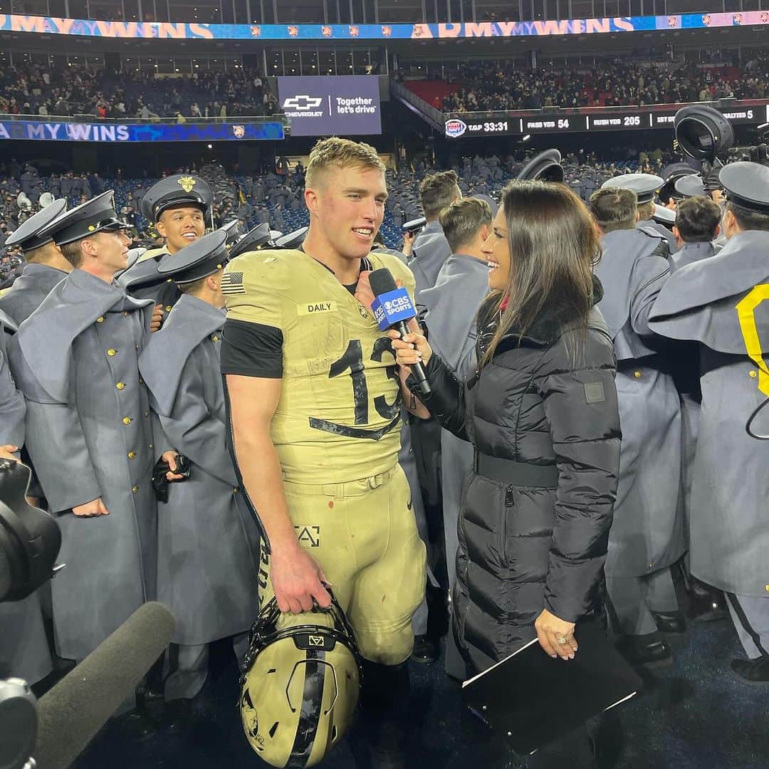 ジェニー・デルのインスタグラム：「Each game is unique, but #ArmyNavy is different. The honor is undeniable. These athletes are true warriors and it’s a privilege to get to know them and share their stories. 🇺🇸  Congrats on another thrilling win, @armywp_football!」